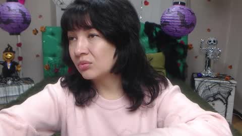 Snapshot of selenafly chatting on 10/28/25, 06:28 SelenaFly online show from 10/28/25, 06:28