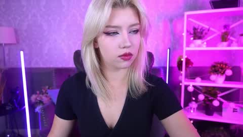 Snapshot of selenairis chatting on 09/15/25, 06:13 selenairis online show from 09/15/25, 06:13