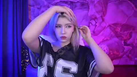 Snapshot of selenairis chatting on 10/17/25, 07:33 selenairis online show from 10/17/25, 07:33