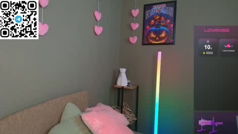 Selena online show from 11/06/25, 02:34