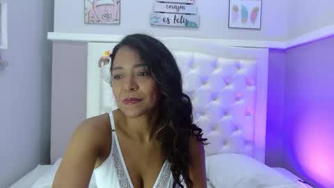 Snapshot of selene_bubble chatting on 02/01/26, 02:04 Selene online show from 02/01/26, 02:04