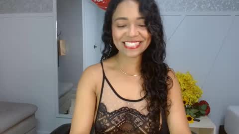 Snapshot of selene_bubble chatting on 02/16/26, 01:40 Selene online show from 02/16/26, 01:40