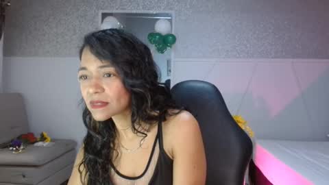 Snapshot of selene_bubble chatting on 03/19/26, 01:59 Selene online show from 03/19/26, 01:59
