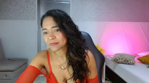 Snapshot of selene_bubble chatting on 04/14/26, 02:01 Selene online show from 04/14/26, 02:01