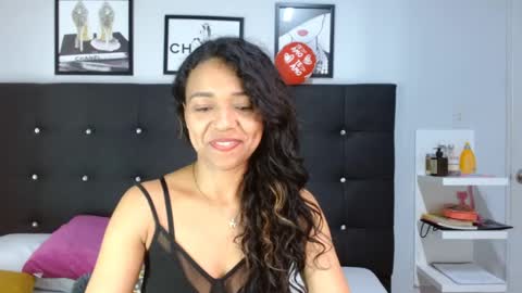 Snapshot of selene_bubble chatting on 04/16/26, 09:39 Selene online show from 04/16/26, 09:39