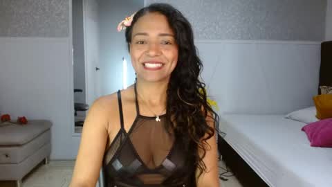 Snapshot of selene_bubble chatting on 04/24/26, 01:24 Selene online show from 04/24/26, 01:24