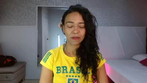 Snapshot of selene_bubble chatting on 05/07/26, 02:33 Selene online show from 05/07/26, 02:33