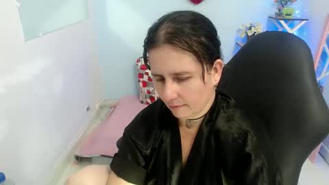 Snapshot of selene_mom chatting on 01/09/26, 07:04 selene online show from 01/09/26, 07:04