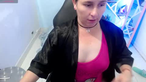 Snapshot of selene_mom chatting on 01/14/26, 04:45 selene online show from 01/14/26, 04:45