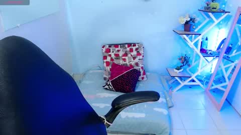 Snapshot of selene_mom chatting on 03/03/26, 06:03 selene online show from 03/03/26, 06:03