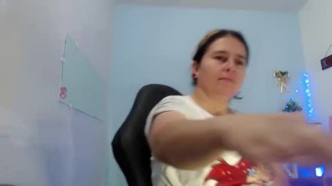 Snapshot of selene_mom chatting on 03/21/26, 02:09 selene online show from 03/21/26, 02:09