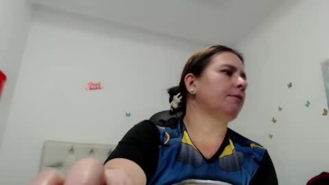 Snapshot of selene_mom chatting on 04/04/26, 02:03 selene online show from 04/04/26, 02:03