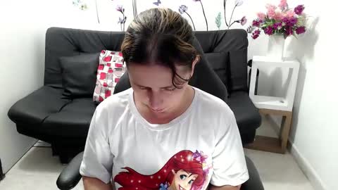 Snapshot of selene_mom chatting on 05/09/26, 12:10 selene online show from 05/09/26, 12:10