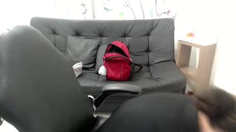 Snapshot of selene_mom chatting on 05/18/26, 01:28 selene online show from 05/18/26, 01:28