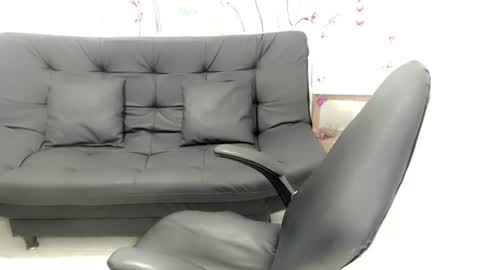 Snapshot of selene_mom chatting on 06/11/26, 06:39 selene online show from 06/11/26, 06:39