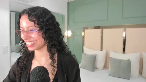 Snapshot of selene_rousse chatting on 09/16/25, 03:07 Selene Rousse  online show from 09/16/25, 03:07