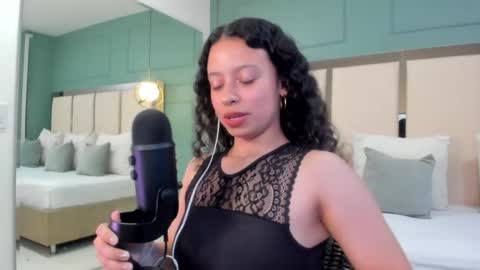 Snapshot of selene_rousse chatting on 09/19/25, 03:08 Selene Rousse  online show from 09/19/25, 03:08