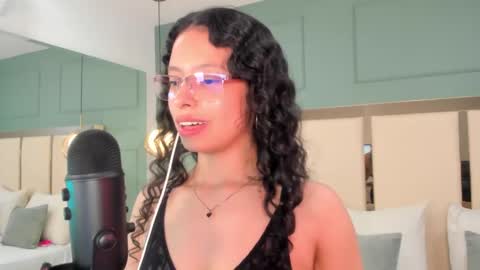 Snapshot of selene_rousse chatting on 09/25/25, 03:10 Selene Rousse  online show from 09/25/25, 03:10