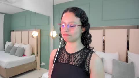 Snapshot of selene_rousse chatting on 09/27/25, 03:11 Selene Rousse  online show from 09/27/25, 03:11