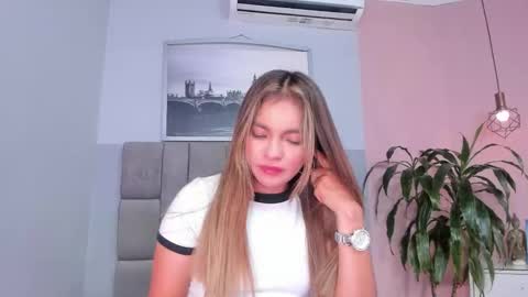 Snapshot of selene_tylor_ chatting on 02/20/26, 04:09 Selene online show from 02/20/26, 04:09