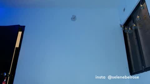 Selena online show from 09/23/25, 11:46