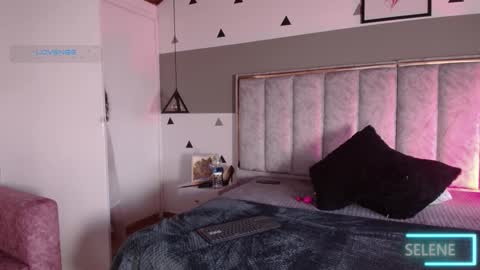 Selene online show from 09/25/25, 11:25