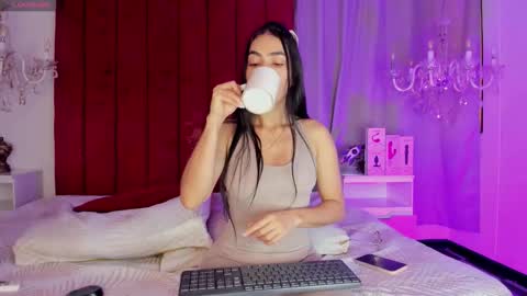 Snapshot of selenee__ chatting on 11/30/25, 02:21 Selenee online show from 11/30/25, 02:21