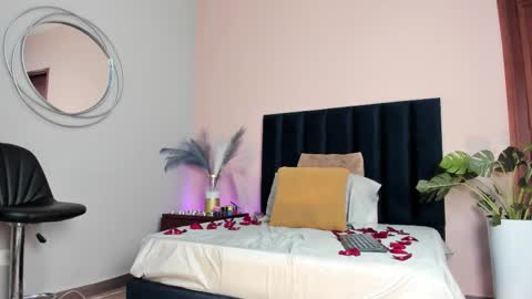 Selene Lujan online show from 11/12/25, 11:54