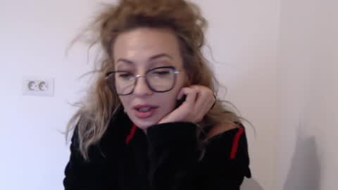 Selenna online show from 10/02/25, 01:51