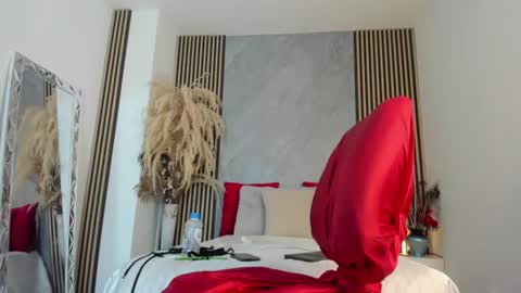 Snapshot of selennetaylor chatting on 06/19/26, 05:06 Selenne online show from 06/19/26, 05:06