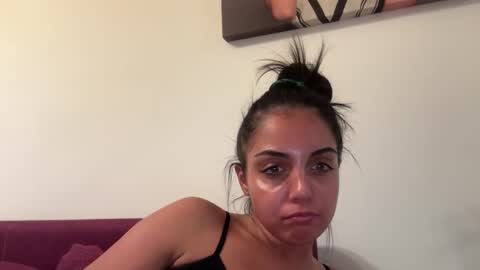 Snapshot of selin_hazal chatting on 11/19/25, 08:42 selin_hazal online show from 11/19/25, 08:42