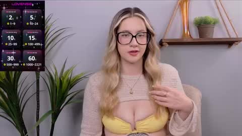 Snapshot of selina_thick chatting on 10/18/25, 03:09 Selina Mae online show from 10/18/25, 03:09