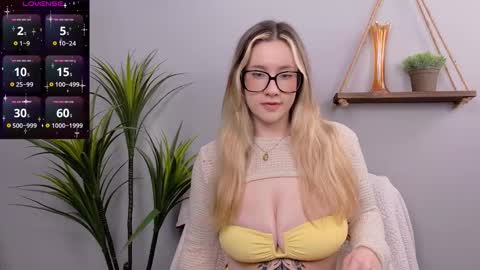 Snapshot of selina_thick chatting on 11/03/25, 04:03 Selina Mae online show from 11/03/25, 04:03