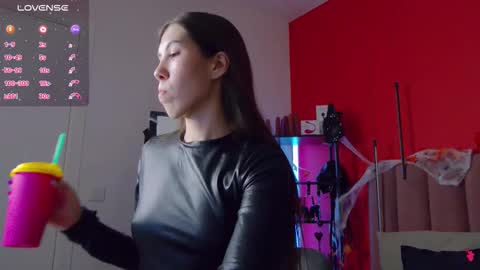 Nicole online show from 10/17/25, 01:42