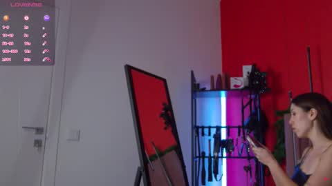 Nicole online show from 11/28/25, 01:41