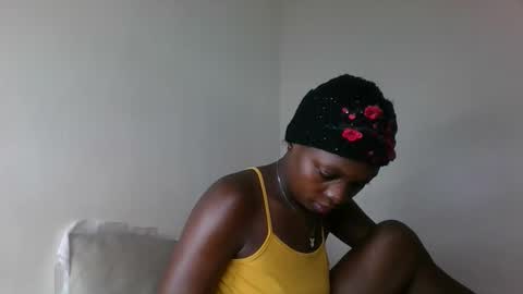 Snapshot of sellinprinces chatting on 10/15/25, 04:29 sellinprinces online show from 10/15/25, 04:29