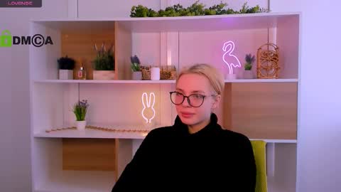 Snapshot of sendi_cais chatting on 11/14/25, 07:29 Sendi online show from 11/14/25, 07:29