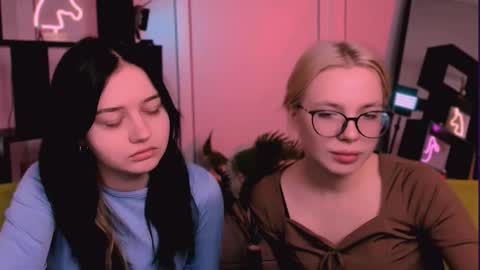 Snapshot of sendi_cais chatting on 11/21/25, 09:41 Sendi online show from 11/21/25, 09:41