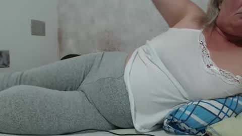 Lenna online show from 10/21/25, 07:42