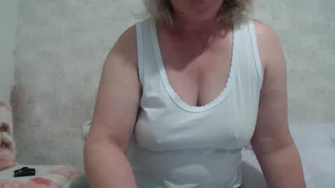 Snapshot of seniorita333 chatting on 04/04/26, 06:00 Lenna online show from 04/04/26, 06:00