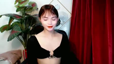 sensational_yeng online show from 10/12/25, 12:15