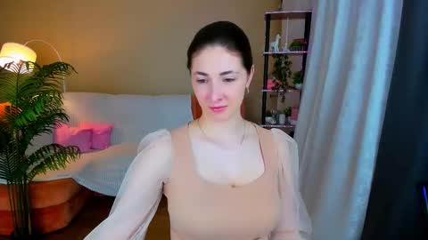 sensitiveheartt online show from 10/16/25, 07:48