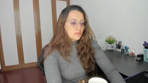 Snapshot of sensual__lady chatting on 09/23/25, 06:11 Samantha - online show from 09/23/25, 06:11