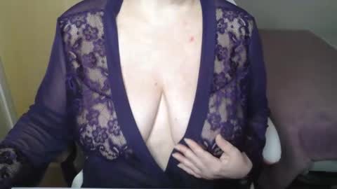 Snapshot of sensual_cris chatting on 10/18/25, 08:26 CRIS  online show from 10/18/25, 08:26