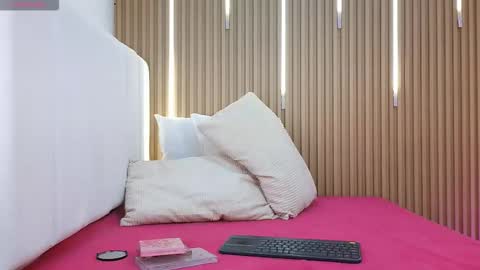 Snapshot of sensual_kim77 chatting on 03/15/26, 12:44 Sensual Kim77 online show from 03/15/26, 12:44