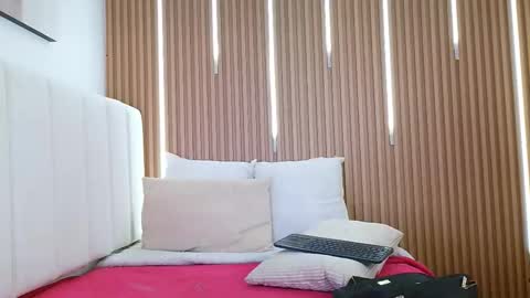 Snapshot of sensual_kim77 chatting on 03/26/26, 01:17 Sensual Kim77 online show from 03/26/26, 01:17