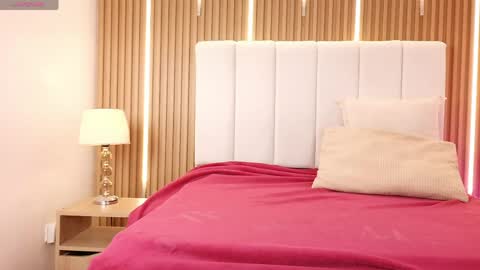 Snapshot of sensual_kim77 chatting on 04/20/26, 12:41 Sensual Kim77 online show from 04/20/26, 12:41