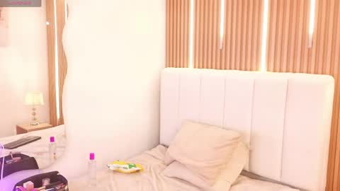 Snapshot of sensual_kim77 chatting on 05/30/26, 01:41 Sensual Kim77 online show from 05/30/26, 01:41