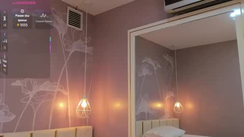 Snapshot of sensual_sophie_ chatting on 10/02/25, 10:11 Sophie online show from 10/02/25, 10:11