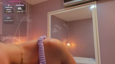 Snapshot of sensual_sophie_ chatting on 10/12/25, 10:25 Sophie online show from 10/12/25, 10:25